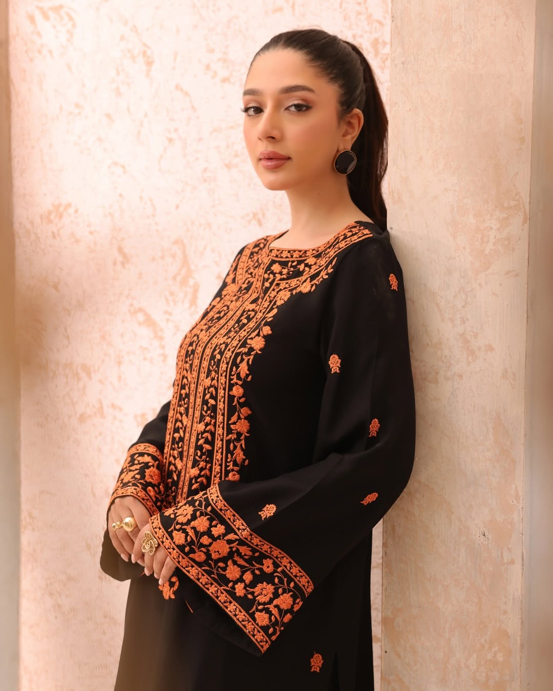 ZOUQ EMBROIDERED 2-PIECE Stitched Dress. - S ZOUQ EMBROIDERED 2-PIECE Stitched Dress. - S