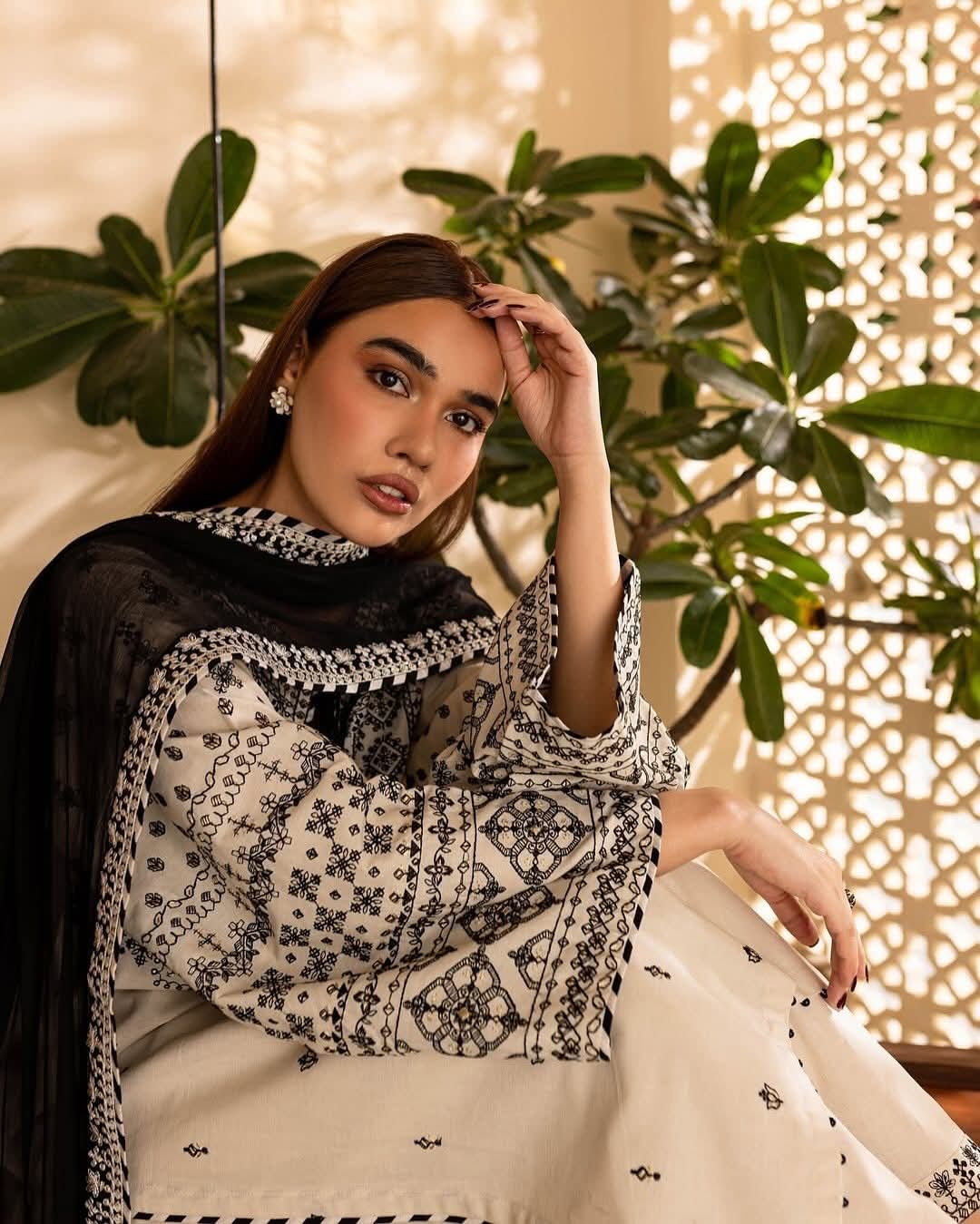 ARFA EMBROIDERED 3-PIECE Stitched Dress.