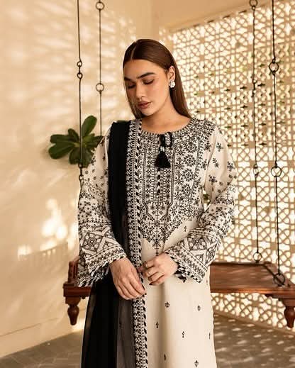 ARFA EMBROIDERED 3-PIECE Stitched Dress.
